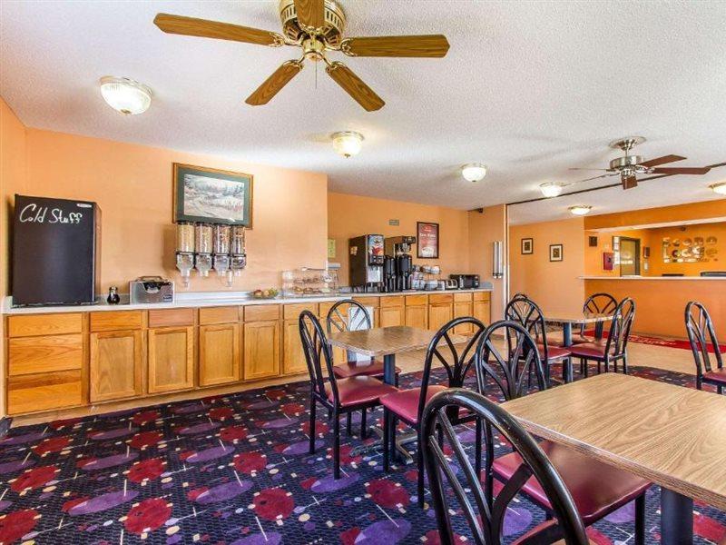 Econo Lodge Inn&Suites Pekin Exterior foto